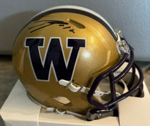 Authentic Autographed Memorabilia 