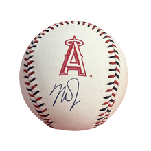 Authentic Autographed Memorabilia 