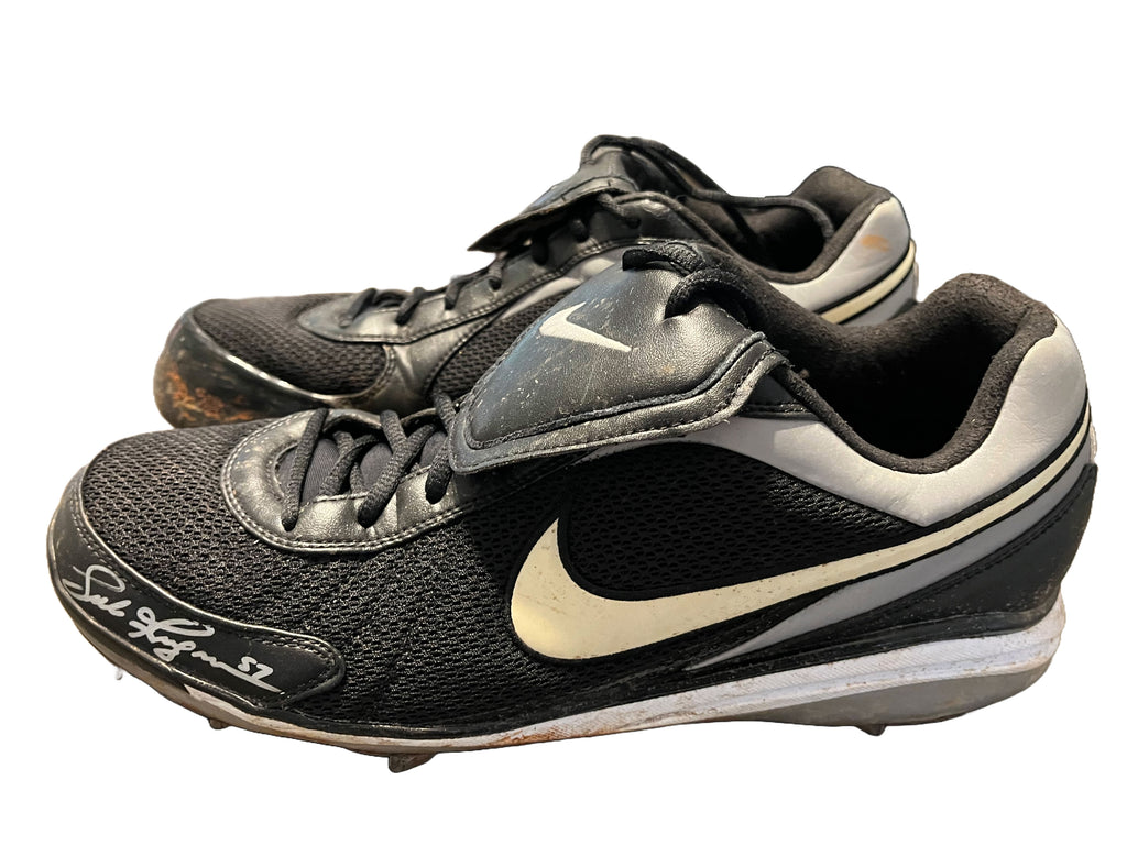 Authentic Autographed Memorabilia 