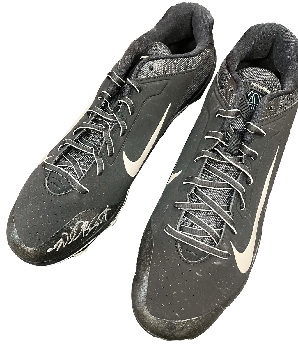 Authentic Autographed Memorabilia 