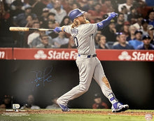 Authentic Autographed Memorabilia 